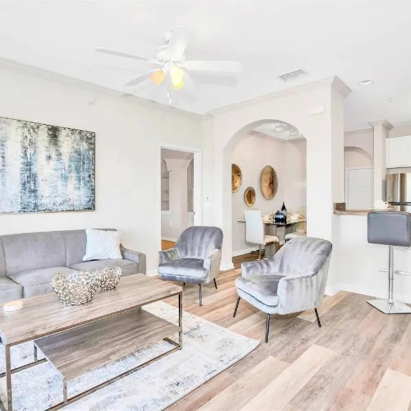 Pet-Friendly Condo -Upstay Near Disney w Pool, hotel i Orlando