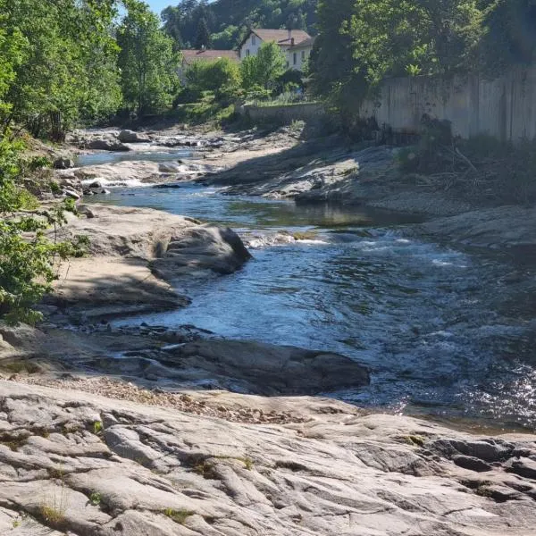 Chez Marilou, hotel in Arcens