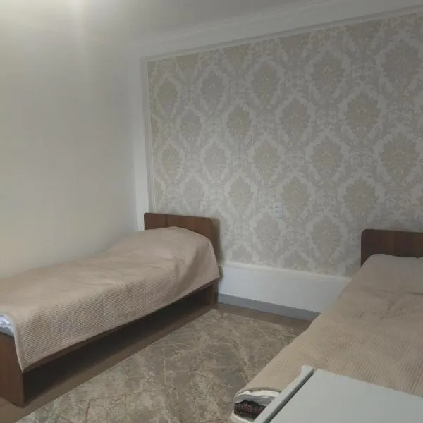 Гостевой дом Кубат, hotel v destinaci Cholpon-Ata