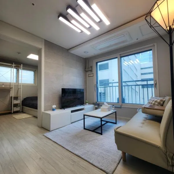 Yeongdeungpo-gu Office Station Line 2 and Line 5 5 minutes away two-bedroom, hotel in Seoul