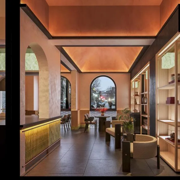 Happy Dragon Imperial Garden Courtyard --Newly renovated French Window with garden view, Close to Lama Temple Forbidden City&Subway Nearby &free coffee & Free laundry&English speaking with tour services &Free WiFi unlimited for Western software, hotel v Pekingu