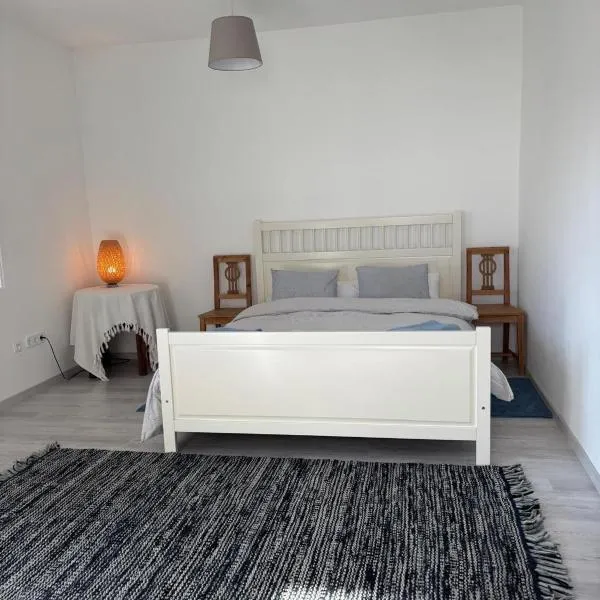 Charmante Ferienwohnung mit Segelmöglichkeit, hotel in Jois