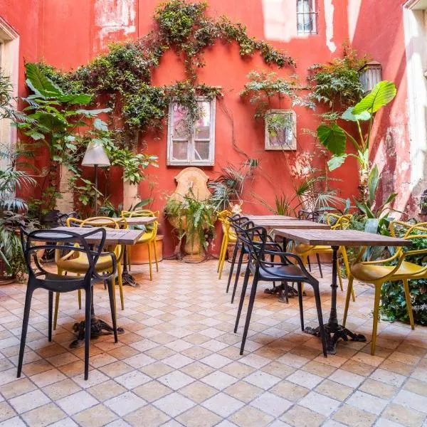 Hôtel Amphithéâtre, hotell i Arles