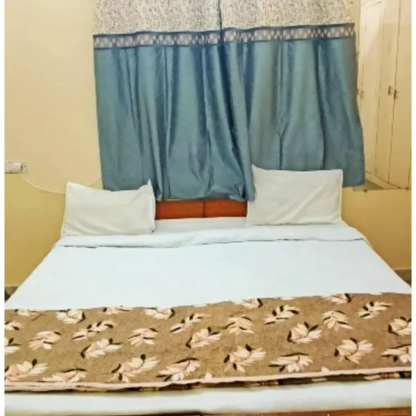 HOTEL P G On Ganges ! Near Kashi Vishwanath Temple - Fully Air Conditioned And Spacious Rooms With Free Wi-fi Facility - A Top Rated Hotel In Varanasi, Hotel in Varanasi