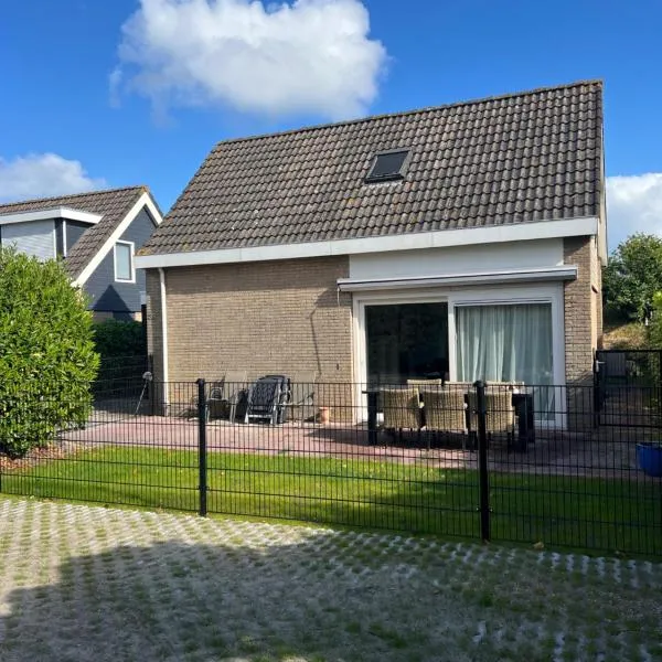 Deltageul 39 Noordzeepark - ruim en rustig gelegen vakantiehuis nabij strand - geen verhuur aan bedrijven, hotel in Ouddorp