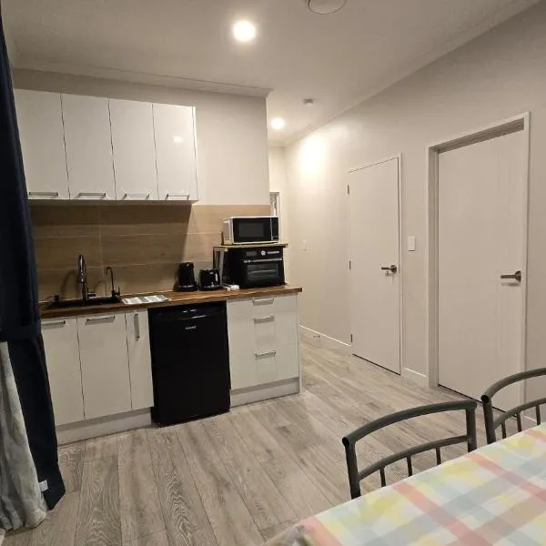 BEHOME - Modern Guest Suite, hotel v destinaci Kumeu