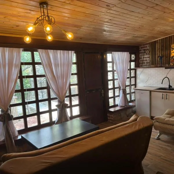 safari house, hotel v destinaci Tbilisi City