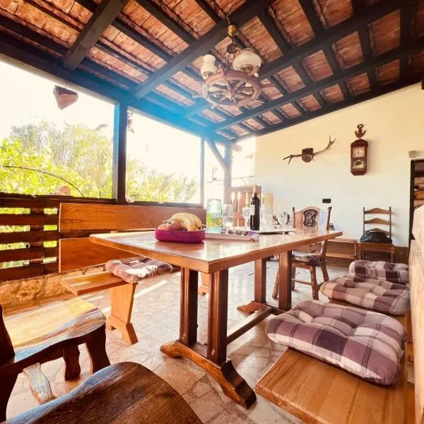Pula में, होटल Peaceful Family House with Terrace and garden in Pula