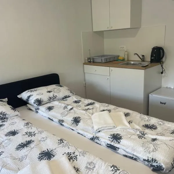 Škorenjček Studio, hotel v destinaci Prestranek