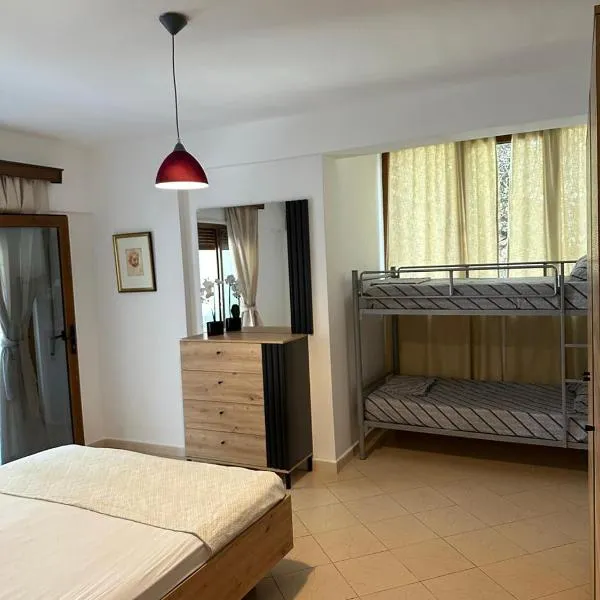 Under Pines - Beach Apartment, hotel in Golem