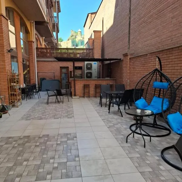 Art Nebula Hotel，位于第比利斯的酒店