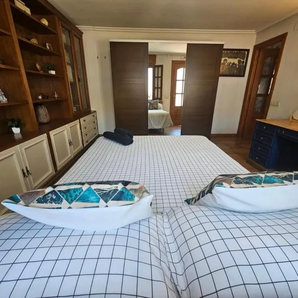 Casa Rural "OLIVER" Bardenas, hotel in Valtierra