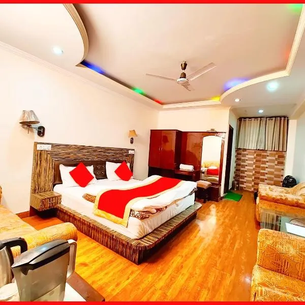 NAINITAL LUXURY PREMIUM # HOTEL MOON - Near Mall Road with #LIFT #Free Parking #Restaurant #Wi-Fi #Ambience with Valley- Best Seller Hotel in Nainital, hotel v destinaci Nainital