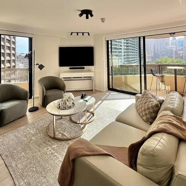 Elegant Hyde Park View Retreat With Gym & Rooftop Pool, hotel v destinácii Sydney