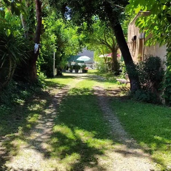 Abrivado Aimargues en petite camargue, parking intérieur, wifi, jardin, Hotel in Aimargues