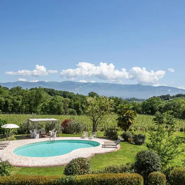 Villa Bella Lisa with Pool and Jacuzzi, hotel a Cavriglia