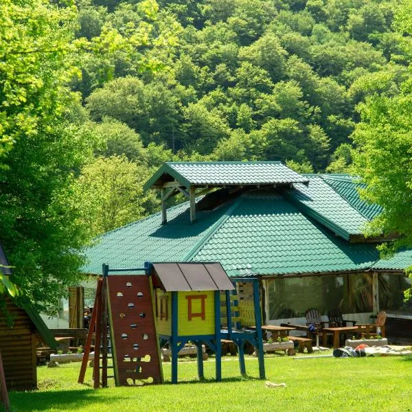 Grand Tara Rafting Resort, hotel v destinaci Foča