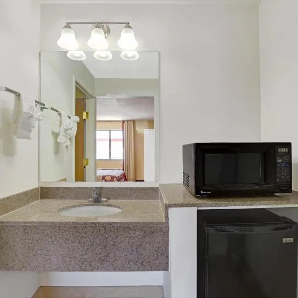 Super 8 by Wyndham Tucson/Grant Road Area AZ โรงแรมในทูซอน