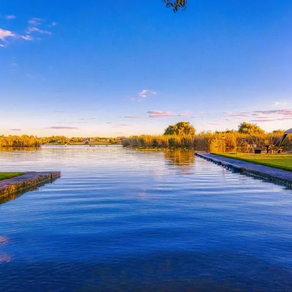 Riverside Rhapsody, Vaal River, Vanderbijlpark, 6 Adults and 4 Children, hotel in Vanderbijlpark