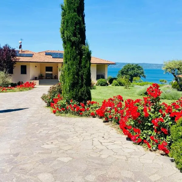 Luxury Apartment Lake View, ξενοδοχείο στη Μπολσένα