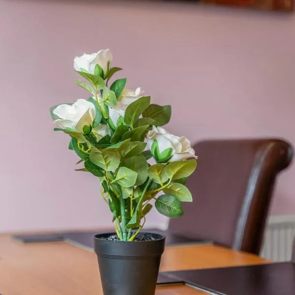 Awesome 4-Bedroom Serviced Apartment、Exhallのホテル