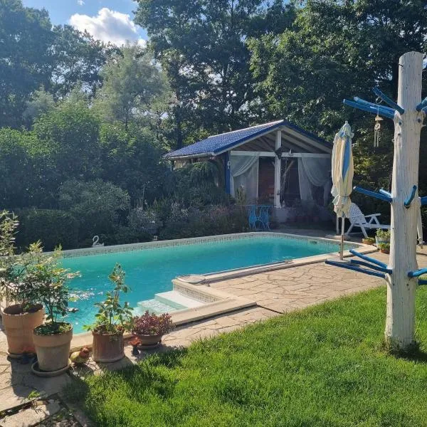 Bámbi Apartman, hotel in Harsány