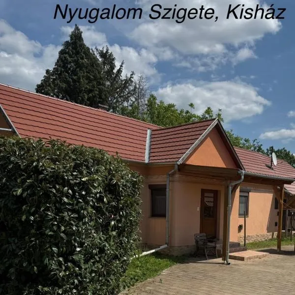 Nyugalom Szigete, Kisház Kerkaszentkirály, hotel in Kerkaszentkirály