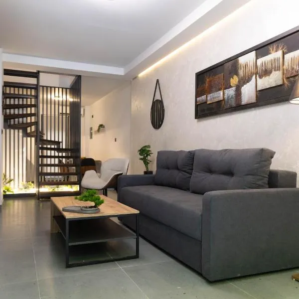 SKG Loft Apartment, hotel v Soluni
