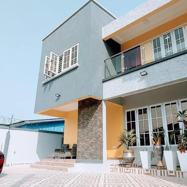 Private Room En-suite - North Legon, hotel in North Legon