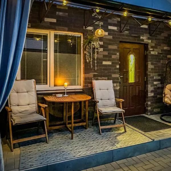Charming Apartment with Private Yard, hotel in Marijampolė