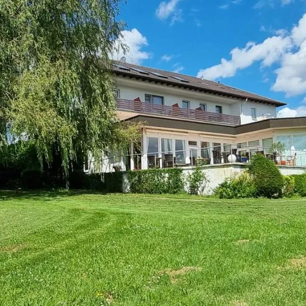 Hotel Sonnenhof, hotel em Lügde