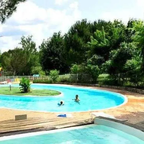 ZEcamping 4 étoiles pataugeoire piscine chiens acceptés tente 25m2, hotel u gradu Meyronne