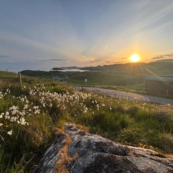Eco Crofter's Wagon by the Sea - Off Grid Experience - No electricity - As seen soon on Netflix, hotel v destinaci Oldshoremore