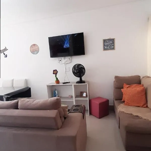 Casa aconchegante na praia na praia da Enseada, hotel in Guarujá