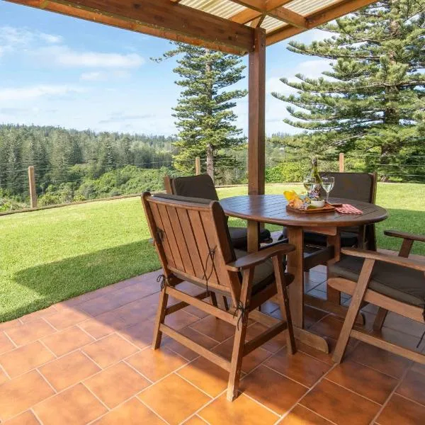 Whispering Pines Cottages, hotel in Burnt Pine