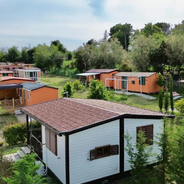 Amapolas - Villaggio & Camping, hotel v destinácii Mombaroccio