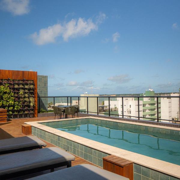 Flat com dois quartos na praia do Cabo Branco - climatizado e completo