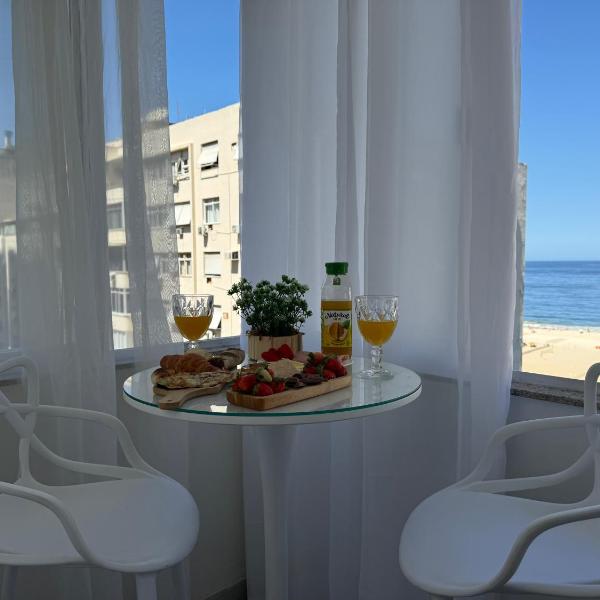 Apartamento c/vista p o mar no Leme