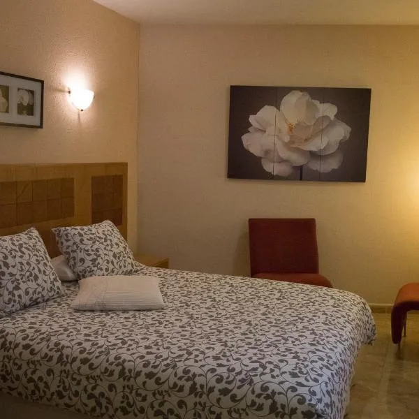 Hostal Azul, hotel v destinaci El Molar