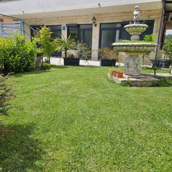 Apartmani Mariva, hotel Dicmo városában