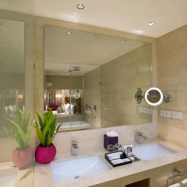 Mercure Hyderabad KCP Banjara Hills, An Accor Hotel photo 2