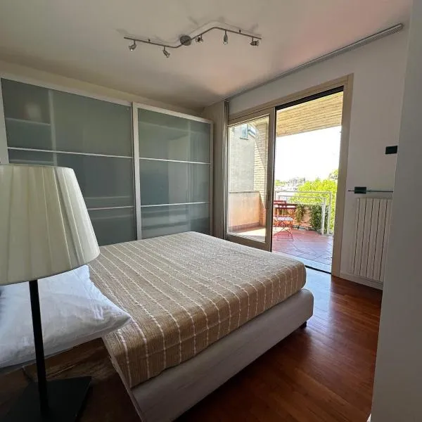Appartamento luminoso, hotel v destinaci Parma