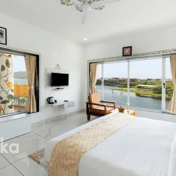 JAYDURG Asra Lake Heritage Hotel with rooftop and swimming pool, hotel in Udaipur