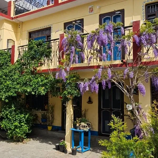 Katyuri Kings Divine Stay- Babaji's cave، فندق في Dwārāhāt