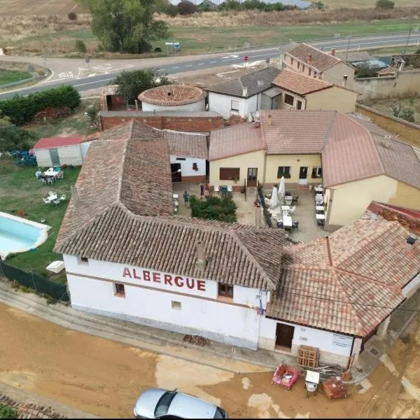 Albergue El Palomar, hotel in Ledigos