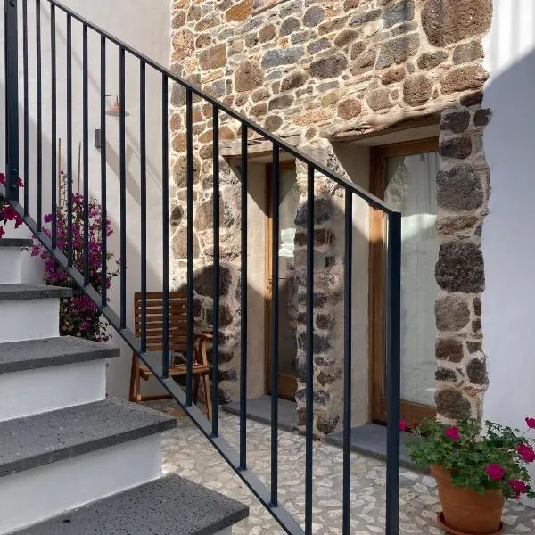 Zenia C, hotel em Orosei