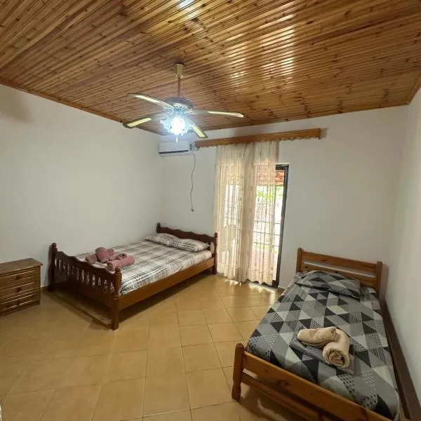 Romeo’s Guest House 2, hotel v destinácii Piqeras