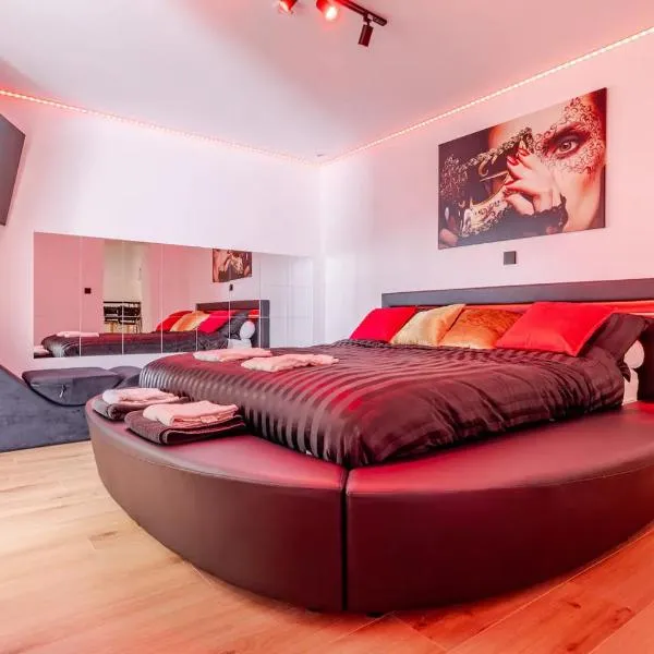 LoveRoom avec balnéo privative, hótel í Flémalle-Grande