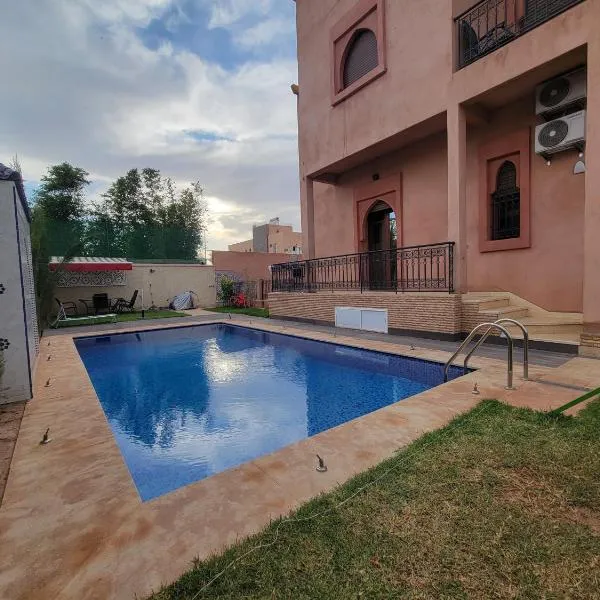 Villa Marrakech Rimass - 6 Chambres Dont 5 Suites Luxe, Piscine Privee & Jardins, hotel in Marrakech