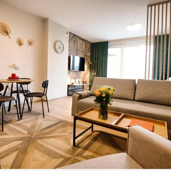 4 people studio, lake, sauna & gym, hôtel à Zarzecze